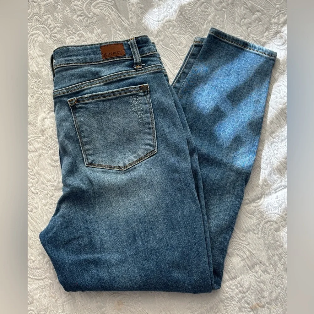 Judy Blue Slim Fit Jeans - Picture 2 of 4